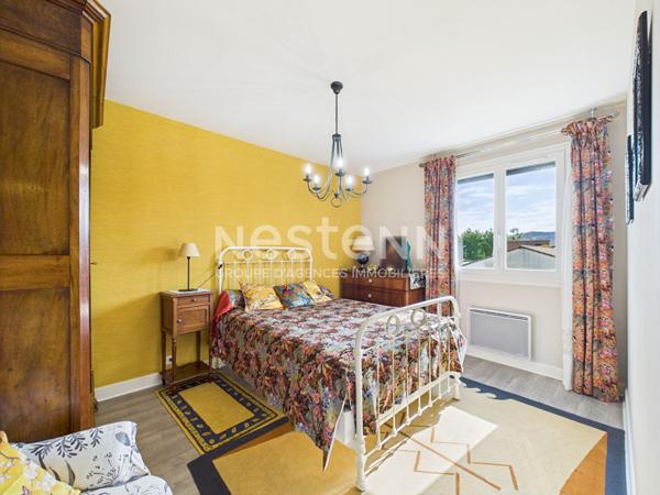 A vendre à Aurillac, quartier Baradel, Maison de type 6 d'une surface de 115 m², avec garage et jardin.