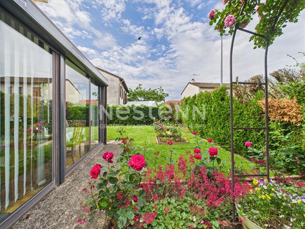 A vendre à Aurillac, quartier Baradel, Maison de type 6 d'une surface de 115 m², avec garage et jardin.