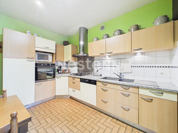 A vendre à Aurillac, quartier Baradel, Maison de type 6 d'une surface de 115 m², avec garage et jardin.