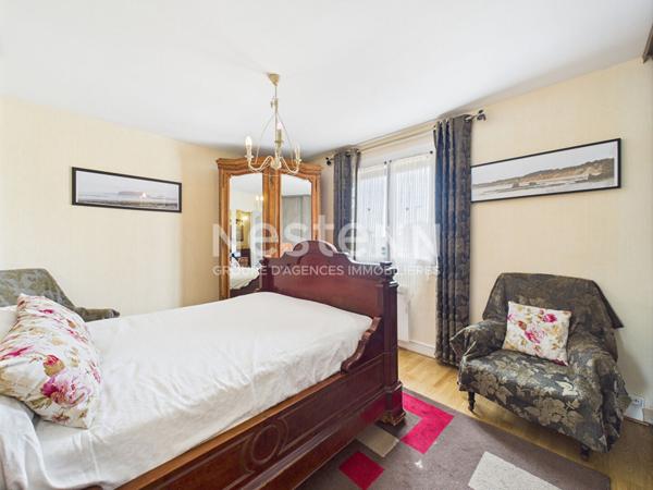 A vendre à Aurillac, quartier Baradel, Maison de type 6 d'une surface de 115 m², avec garage et jardin.