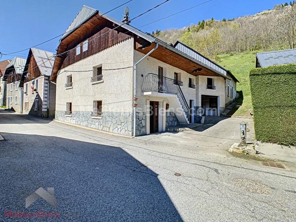 Maison de village avec garage fermé