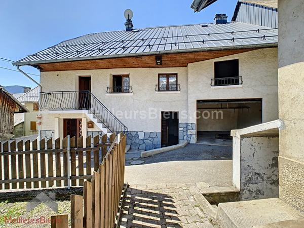 Maison de village avec garage fermé