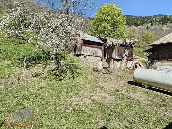 Maison de village avec garage fermé