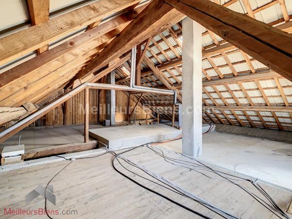 Maison de village avec garage fermé