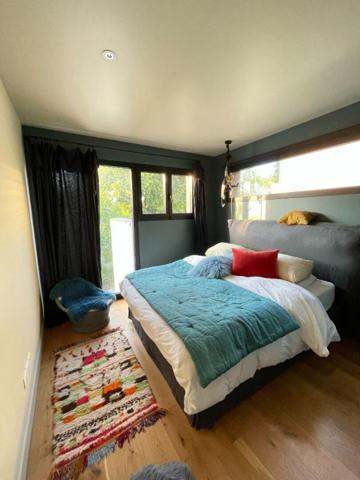 Maison d'architecte avec jardin arboré à 2 pas du centre du Perreux