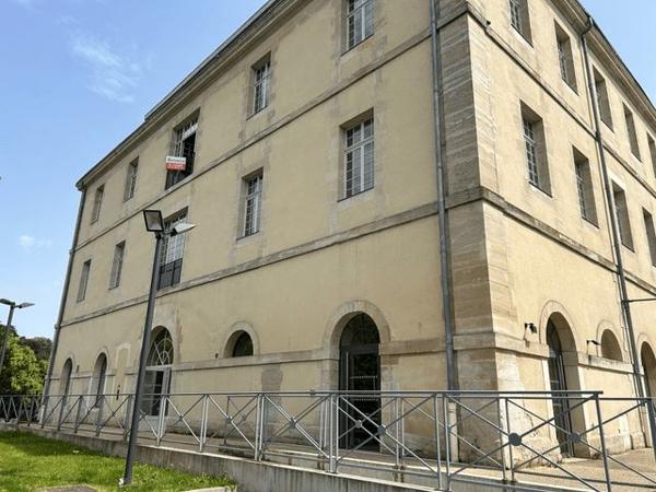 Appartement 4 pièces T4 F4 134 m² à Poitiers 34 BOULEVARD CHASSEIGNE 86000 à louer