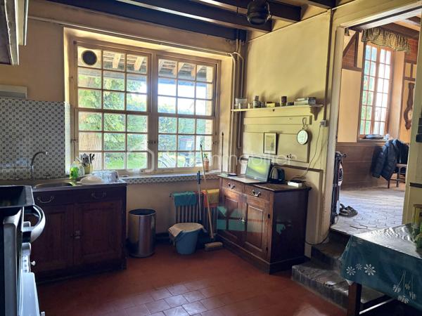 Venez découvrir cette belle maison pleine de charme et de potentiel située sur la commune de Gron (89100) dans une rue empruntée uniquement par les riverains, à 5 minutes de Sens. Commune qui bénéficie de l’ensemble des commodités : crèche, écoles maternelle et primaire, boulangerie, boucherie, pharmacie, tabac, pôle santé. 

Votre futur chez vous est composé au rez-de-chaussée d’un double séjour de 34m2 donnant un accès direct à la terrasse sans vis-à-vis, exposée Ouest pour contempler les beaux couchers de soleil. Pièce de vie agrémentée de sa cheminée.  Une vaste cuisine séparée de 15m2 est présente. Une belle chambre de 13m2 et une salle d’eau avec wc complètent le rez-de-chaussée. 

À l’étage : un couloir dessert les 4 chambres, une salle d’eau et un wc séparé. Grenier accessible au dessus. 

Coté jardin : très belle parcelle de 3485m2 environ entièrement constructible, arborée et close. Idéal pour y aménager toutes vos envies. Différents espaces de stockages sont présents ainsi qu’une cave. Deux entrées possibles par deux portails. 

Les autres + : 
- Secteur privilégié 
- Charme de l’ancien : tomettes, colombages, poutres 
- une partie de la toiture révisée récemment 
- Tout à l’égout 
- Fibre optique 

Au delà des mots, le coup de coeur ne se raconte pas, il se vit !
