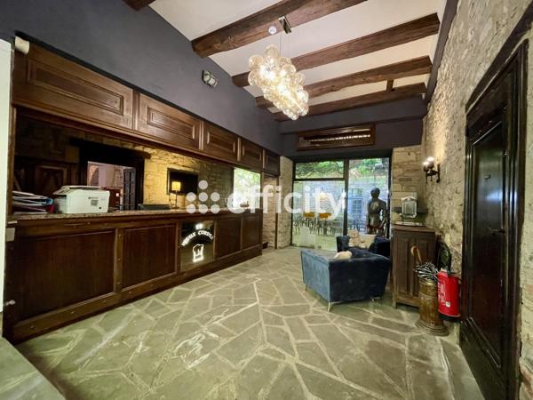 Local Commercial
        
        - 1042 m² Exclusivité 844 000 € *