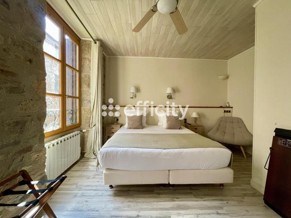 Local Commercial
        
        - 1042 m² Exclusivité 844 000 € *