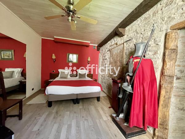 Local Commercial
        
        - 1042 m² Exclusivité 844 000 € *