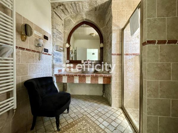 Local Commercial
        
        - 1042 m² Exclusivité 844 000 € *