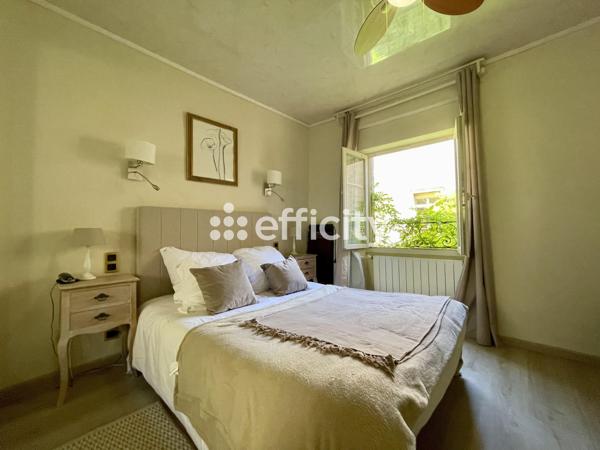 Local Commercial
        
        - 1042 m² Exclusivité 844 000 € *