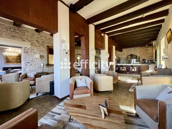 Local Commercial
        
        - 1042 m² Exclusivité 844 000 € *
