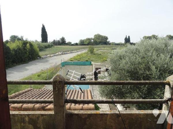 EN EXCLUSITE MAISON DE VILLE avec garage et cour intérieur avec piscine. Elle se compose d'1 ha...