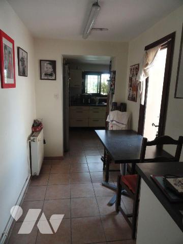 EN EXCLUSITE MAISON DE VILLE avec garage et cour intérieur avec piscine. Elle se compose d'1 ha...