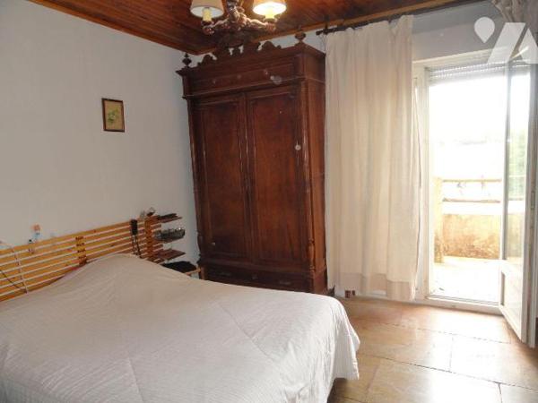 EN EXCLUSITE MAISON DE VILLE avec garage et cour intérieur avec piscine. Elle se compose d'1 ha...