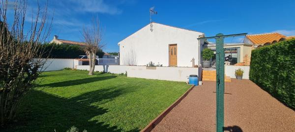 Maison individuelle à vendre à Le Gua en Charente-Maritime (17600), ref : Ref 02070   
Belles Ezines