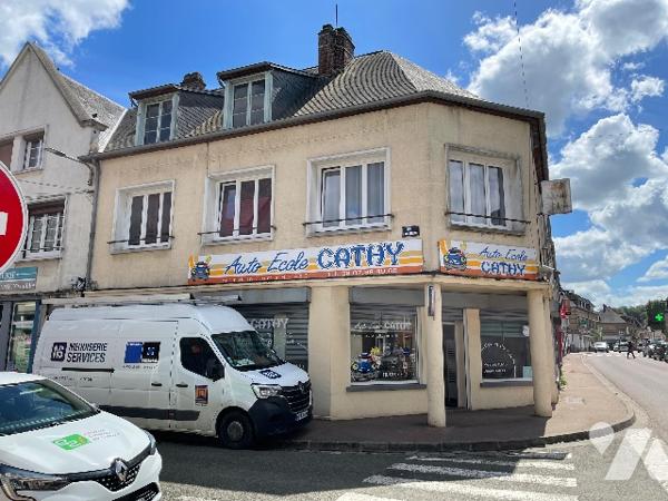 Immeuble de rapport comprenant local Commercial et un appartement situé à BLANGY SUR BRESLE (76340)