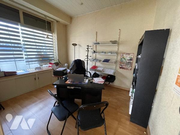 Immeuble de rapport comprenant local Commercial et un appartement situé à BLANGY SUR BRESLE (76340)