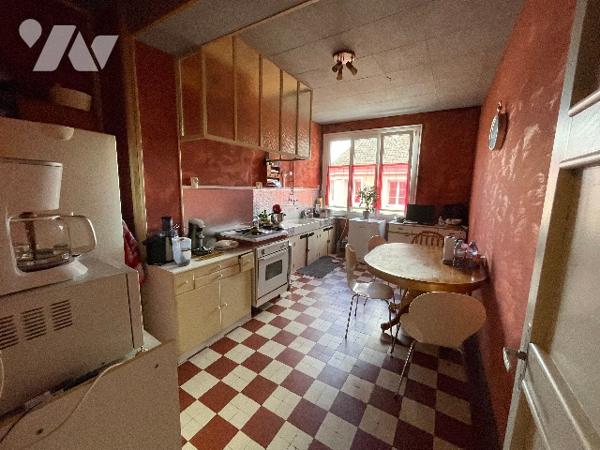 Immeuble de rapport comprenant local Commercial et un appartement situé à BLANGY SUR BRESLE (76340)