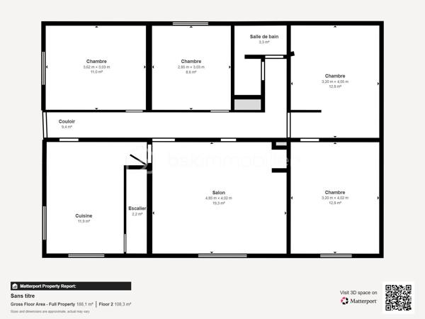 Maison sur sous-sol total à rénover offrant une entrée sur couloir desservant une cuisine avec accès au sous-sol et à l’étage, un salon/séjour, quatre chambres, une salle d’eau et un WC.

L’étage est aménageable selon vos besoins.

Le sous-sol est compartimenté.

Dépendance et terrain complètent l’ensemble.