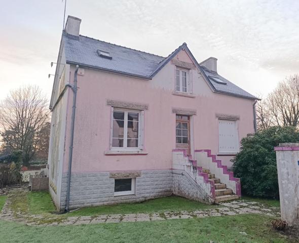 29520 Landeleau maison habitable mais travaux de rafraichissement 3 chambres sur 4380 m²