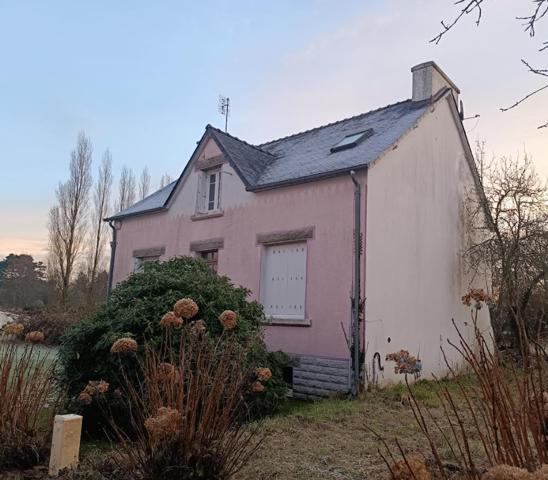 29520 Landeleau maison habitable mais travaux de rafraichissement 3 chambres sur 4380 m²