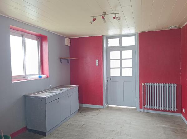 29520 Landeleau maison habitable mais travaux de rafraichissement 3 chambres sur 4380 m²