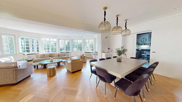 LE RAINCY ,DEMEURE D'EXCEPTION DANS L'UNE DES PLUS BELLES ALLÉES , PARC DE 1000 M² & PISCINE