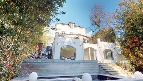LE RAINCY ,DEMEURE D'EXCEPTION DANS L'UNE DES PLUS BELLES ALLÉES , PARC DE 1000 M² & PISCINE