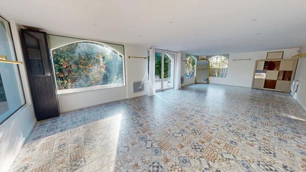 LE RAINCY ,DEMEURE D'EXCEPTION DANS L'UNE DES PLUS BELLES ALLÉES , PARC DE 1000 M² & PISCINE