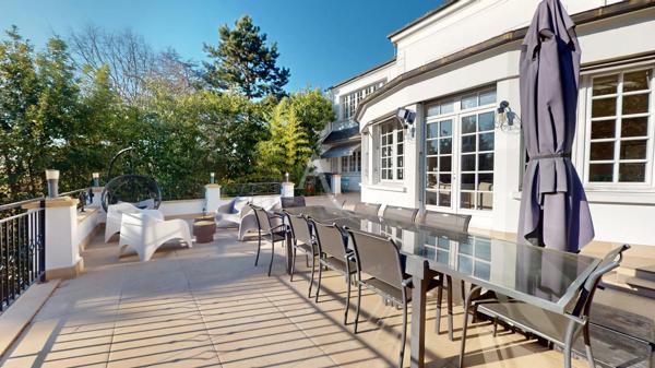 LE RAINCY ,DEMEURE D'EXCEPTION DANS L'UNE DES PLUS BELLES ALLÉES , PARC DE 1000 M² & PISCINE