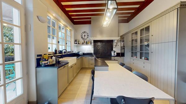 LE RAINCY ,DEMEURE D'EXCEPTION DANS L'UNE DES PLUS BELLES ALLÉES , PARC DE 1000 M² & PISCINE