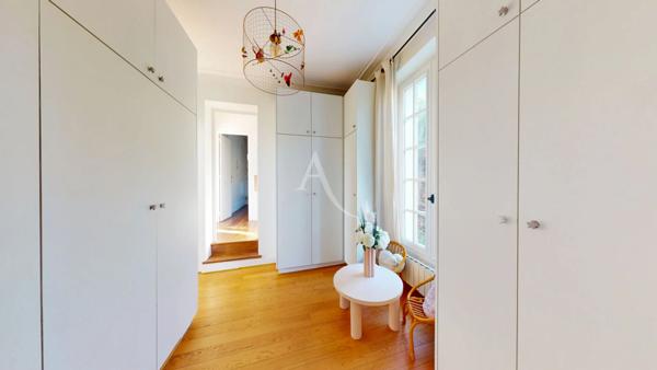 LE RAINCY ,DEMEURE D'EXCEPTION DANS L'UNE DES PLUS BELLES ALLÉES , PARC DE 1000 M² & PISCINE