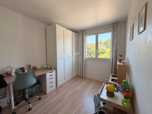 Appartement 3 pièce(s) 55 m2 15 min à pied RER A - Saint Germain En Laye Loyer 1 400 €/mois charges comprises **  - Référence  18454