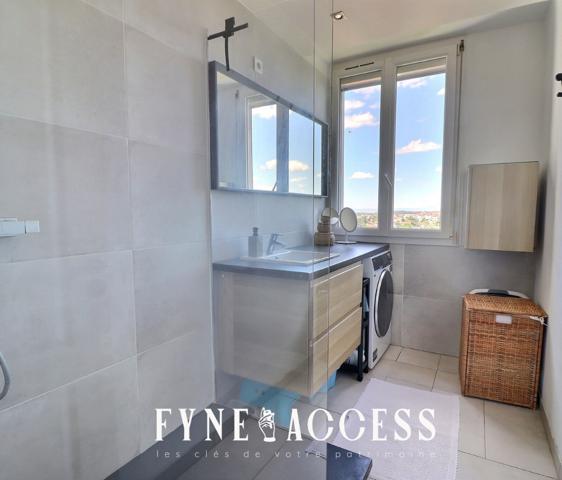 APPARTEMENT T4 - PORTES DE LYON - BRON - PARILLY - UNIVERSITÉ - STATIONNEMENT PRIVÉ - RESIDENCE SÉCURISÉE - TRAMWAY T2 - BUS - A6 - A7 - ROCADE EST , Bron