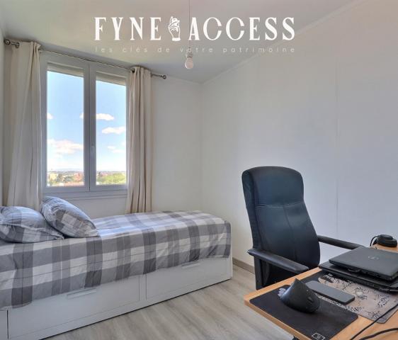 APPARTEMENT T4 - PORTES DE LYON - BRON - PARILLY - UNIVERSITÉ - STATIONNEMENT PRIVÉ - RESIDENCE SÉCURISÉE - TRAMWAY T2 - BUS - A6 - A7 - ROCADE EST , Bron