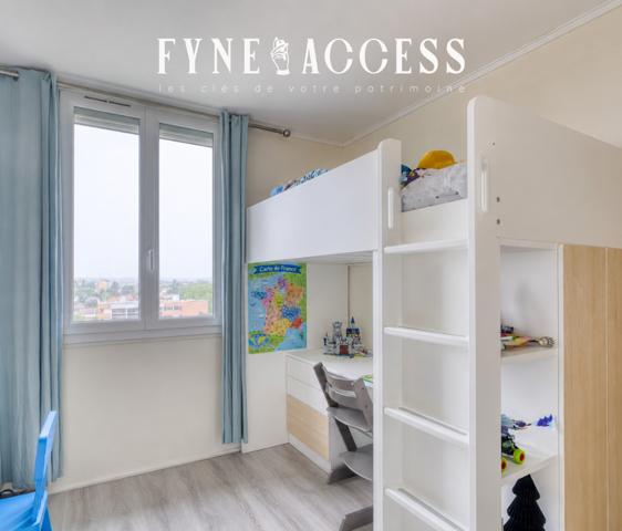 APPARTEMENT T4 - PORTES DE LYON - BRON - PARILLY - UNIVERSITÉ - STATIONNEMENT PRIVÉ - RESIDENCE SÉCURISÉE - TRAMWAY T2 - BUS - A6 - A7 - ROCADE EST , Bron