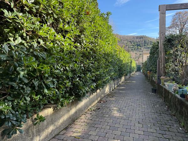 Lodève (34700) Rare Maison de Ville 187m² avec Jardin, Terrasse et Garage Indépendant