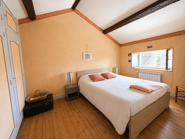 SOMMIERES DU CLAIN - LONGERE 145 m² + DEPENDANCES