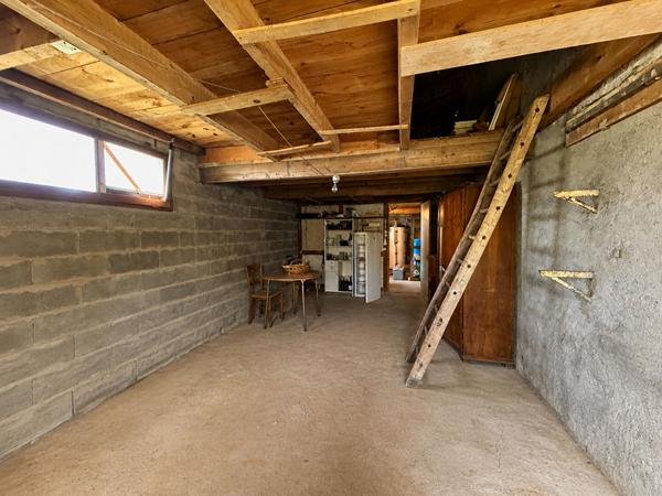 SOMMIERES DU CLAIN - LONGERE 145 m² + DEPENDANCES