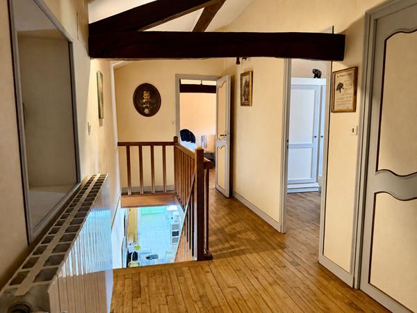 SOMMIERES DU CLAIN - LONGERE 145 m² + DEPENDANCES