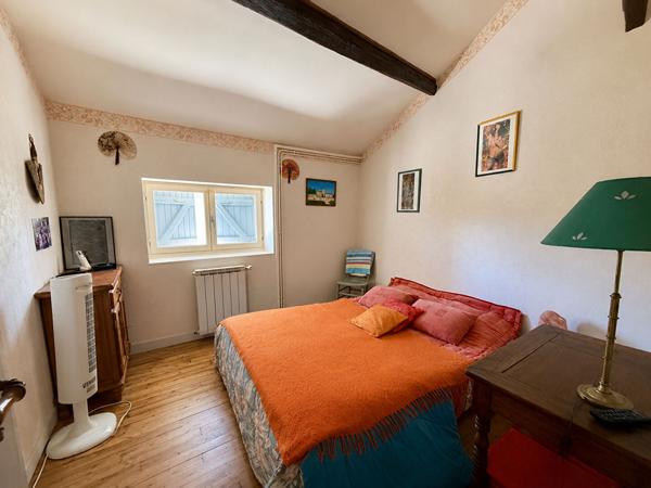 SOMMIERES DU CLAIN - LONGERE 145 m² + DEPENDANCES