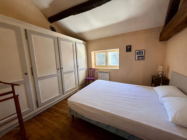 SOMMIERES DU CLAIN - LONGERE 145 m² + DEPENDANCES