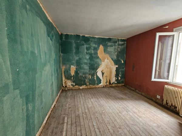 MAISON DE 100 m² AVEC 50 m² DE COMBLE AMMENAGABLE ET GRANGE DE 26 m² LE GOND PONTOUVRE (16)
