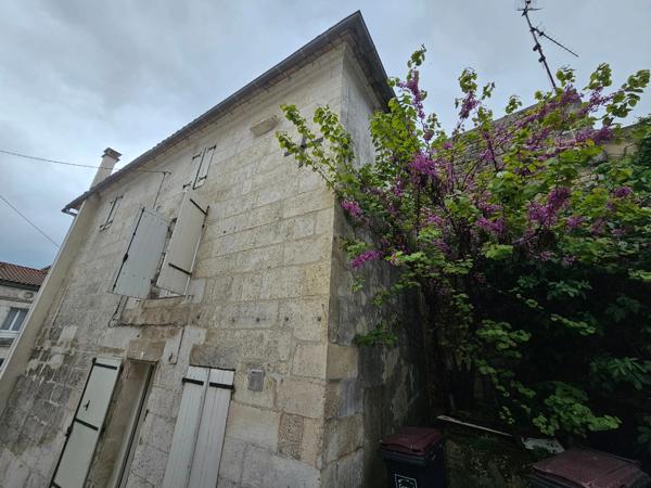 MAISON DE 100 m² AVEC 50 m² DE COMBLE AMMENAGABLE ET GRANGE DE 26 m² LE GOND PONTOUVRE (16)