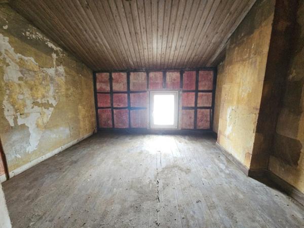 MAISON DE 100 m² AVEC 50 m² DE COMBLE AMMENAGABLE ET GRANGE DE 26 m² LE GOND PONTOUVRE (16)