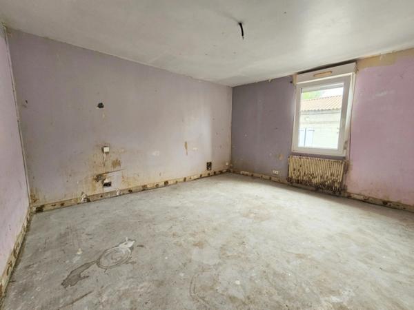 MAISON DE 100 m² AVEC 50 m² DE COMBLE AMMENAGABLE ET GRANGE DE 26 m² LE GOND PONTOUVRE (16)