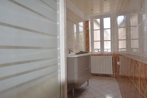 Local Commercial à PLONEVEZ-PORZAY, 29550 - 7 pièces 213m²