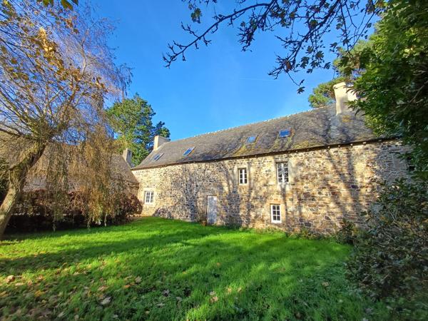 Plougasnou (29630) Plougasnou bourg, manoir du 15ème sur 5900 m2 de terrain avec dépendances.
